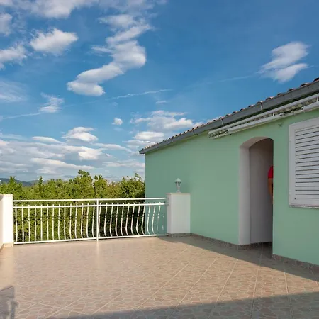 Villa Paradise *